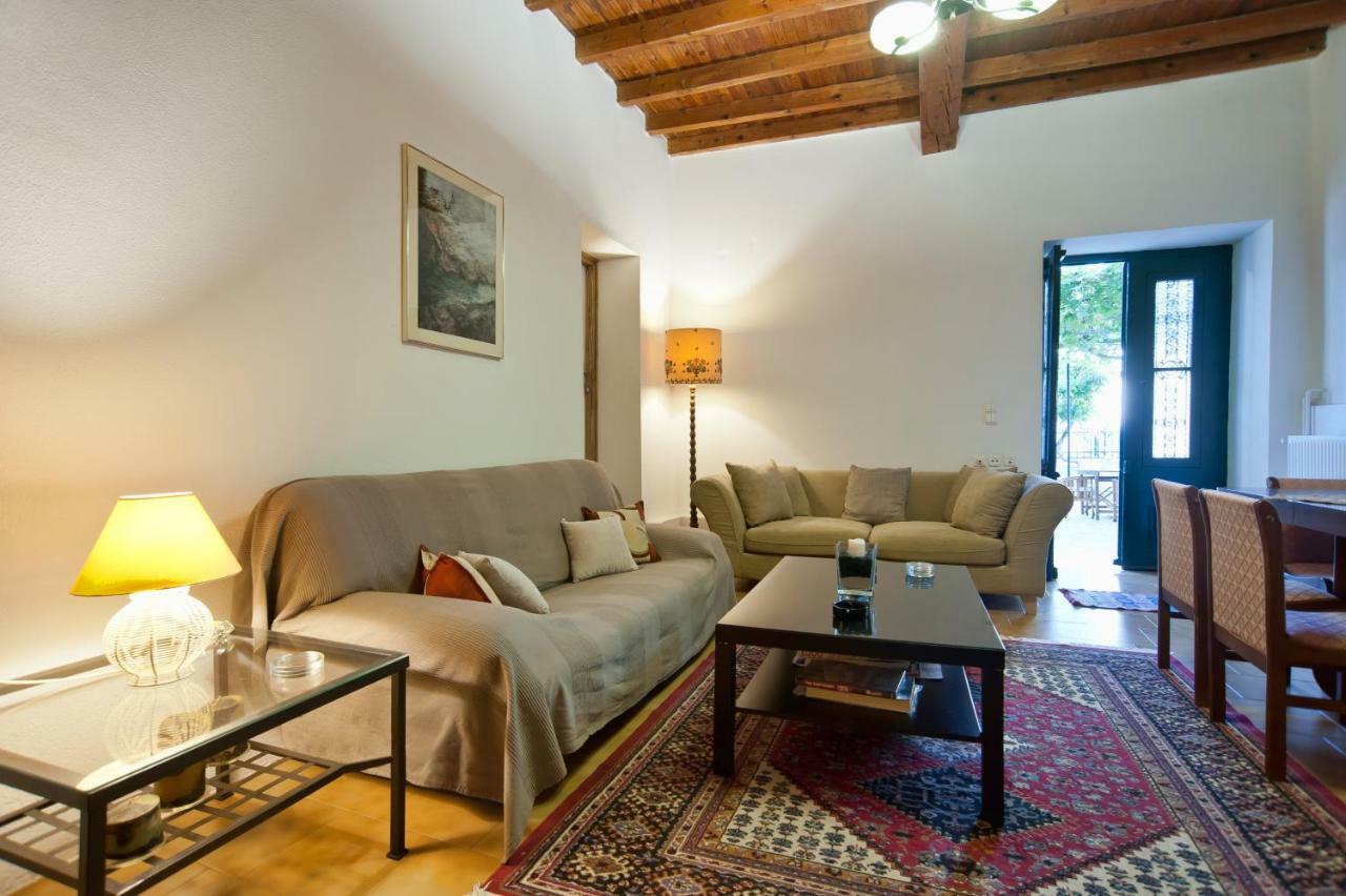 Elia Apartments Chrisso Delphi Exterior photo